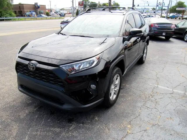 2020 Toyota RAV4 XLE FWD photo