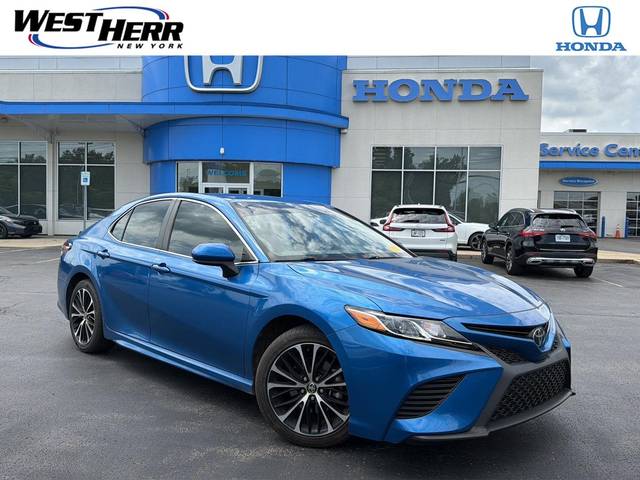 2020 Toyota Camry SE FWD photo