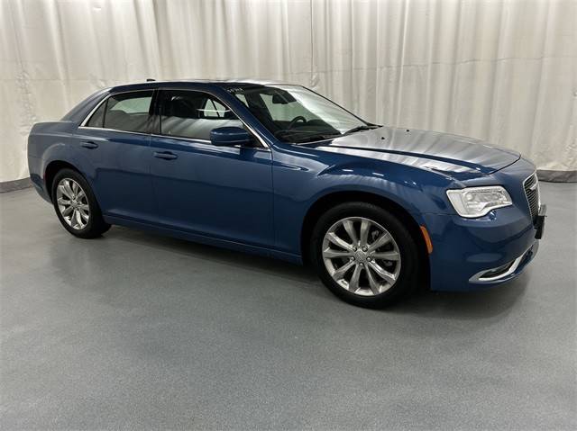 2020 Chrysler 300 Touring L AWD photo