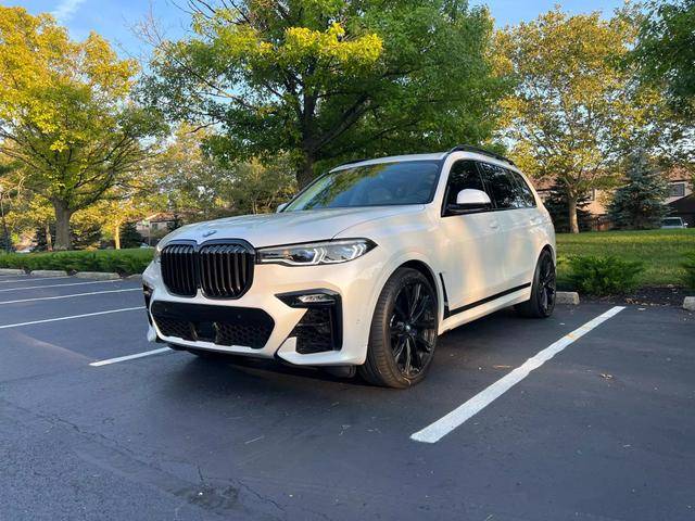 2020 BMW X7 M50i AWD photo