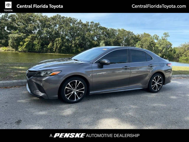 2020 Toyota Camry SE FWD photo