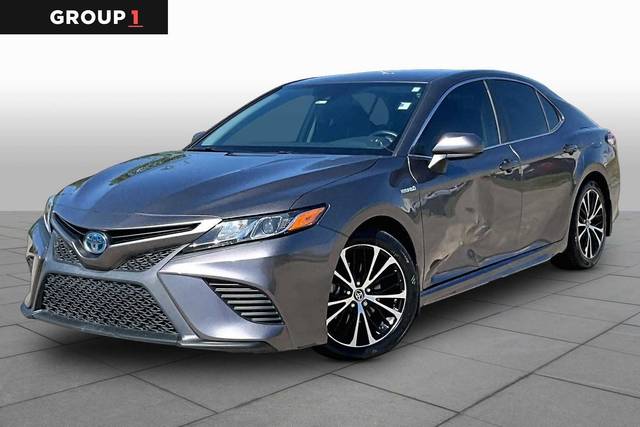 2020 Toyota Camry Hybrid SE FWD photo