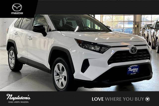 2020 Toyota RAV4 LE FWD photo