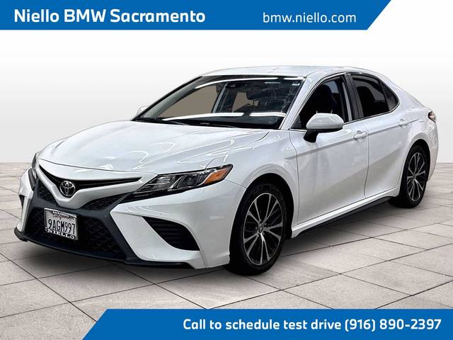 2020 Toyota Camry SE FWD photo