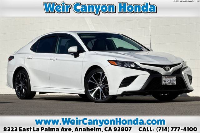 2020 Toyota Camry SE FWD photo