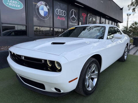 2020 Dodge Challenger SXT RWD photo