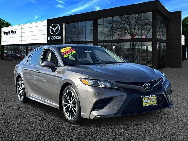 2020 Toyota Camry SE AWD photo