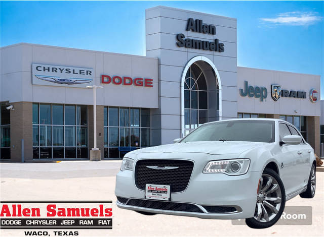 2020 Chrysler 300 Touring L RWD photo