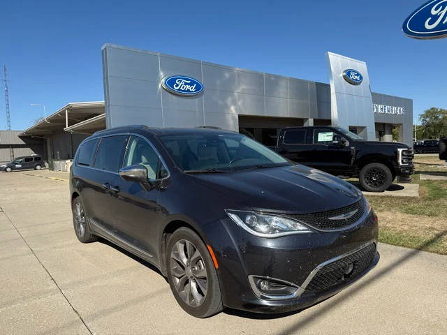 2019 Chrysler Pacifica Minivan Limited FWD photo