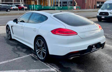 2015 Porsche Panamera  RWD photo