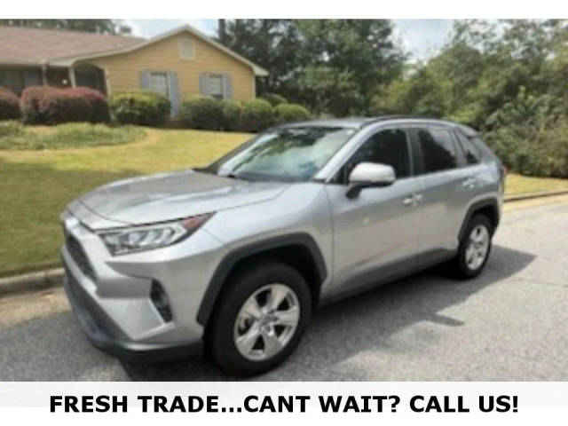 2020 Toyota RAV4 XLE FWD photo