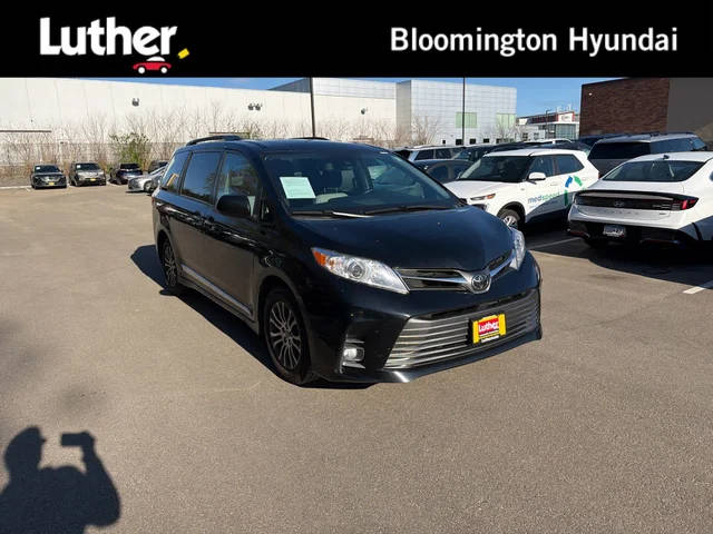 2020 Toyota Sienna XLE FWD photo
