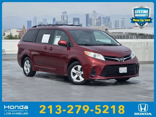 2020 Toyota Sienna LE FWD photo