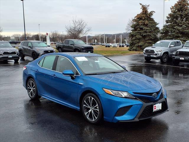 2020 Toyota Camry Hybrid SE FWD photo