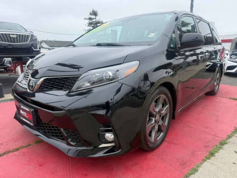 2020 Toyota Sienna SE FWD photo