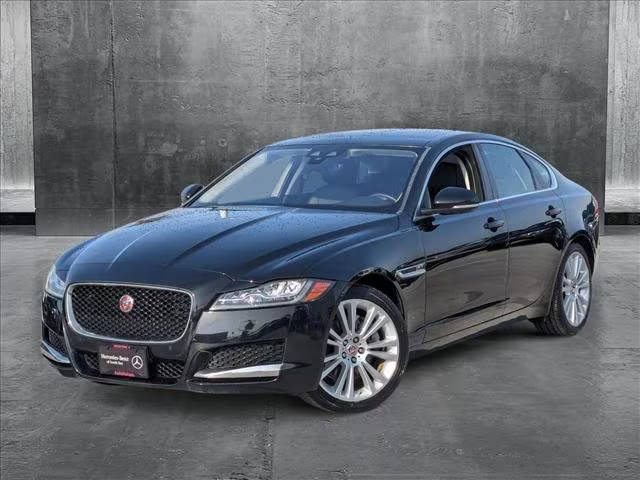 2020 Jaguar XF 25t Premium RWD photo