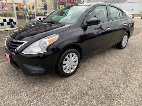 2018 Nissan Versa SV FWD photo
