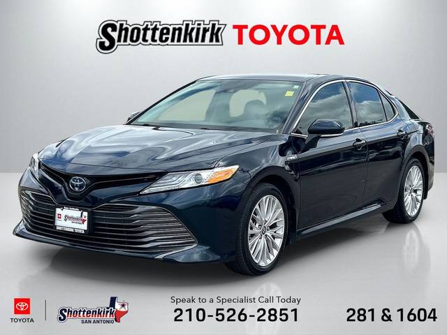 2020 Toyota Camry Hybrid XLE FWD photo