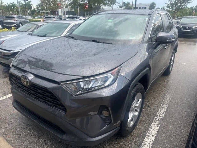 2020 Toyota RAV4 XLE FWD photo