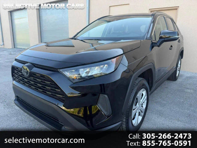 2020 Toyota RAV4 LE FWD photo