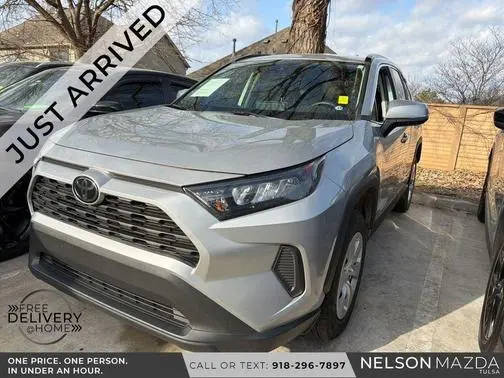 2020 Toyota RAV4 LE AWD photo