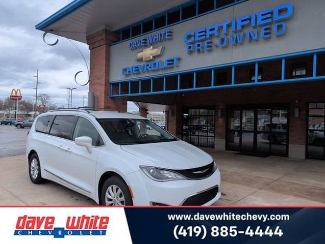 2019 Chrysler Pacifica Minivan Touring L FWD photo