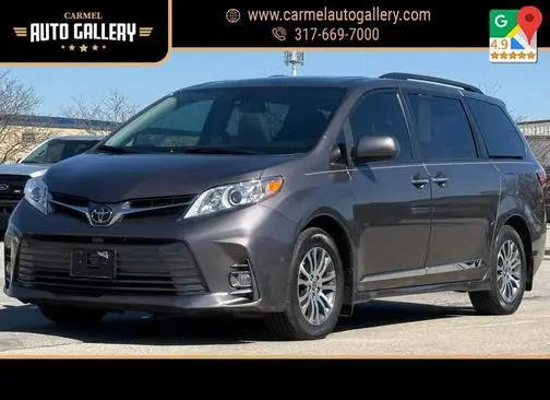 2020 Toyota Sienna XLE FWD photo