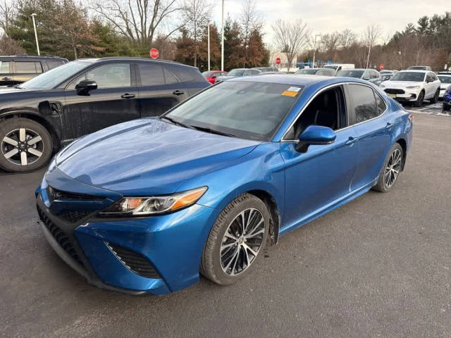 2020 Toyota Camry SE FWD photo