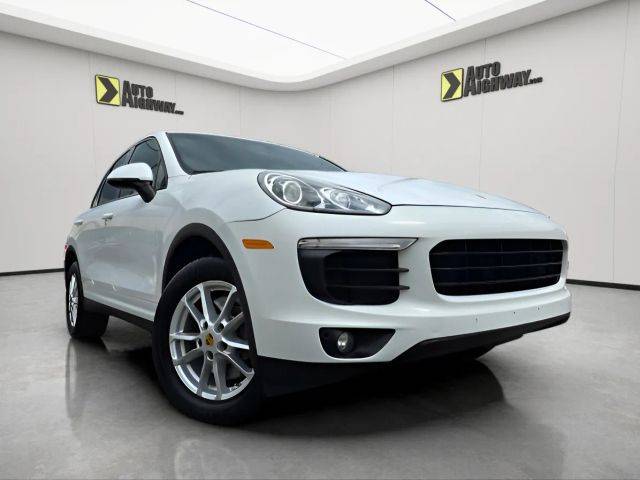 2016 Porsche Cayenne  AWD photo