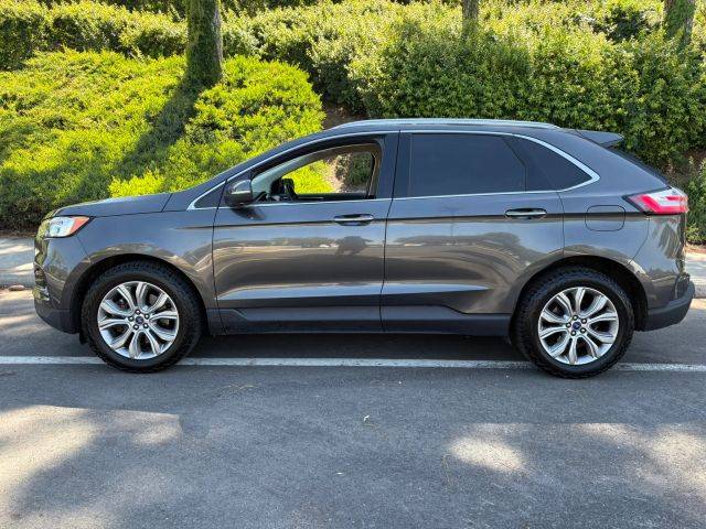 2019 Ford Edge Titanium AWD photo