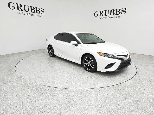 2020 Toyota Camry SE FWD photo