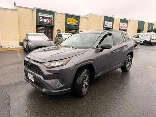 2020 Toyota RAV4 LE FWD photo