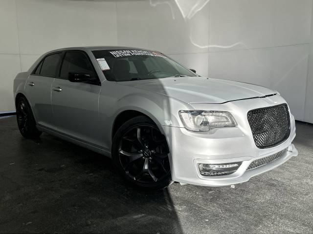 2020 Chrysler 300 Touring RWD photo