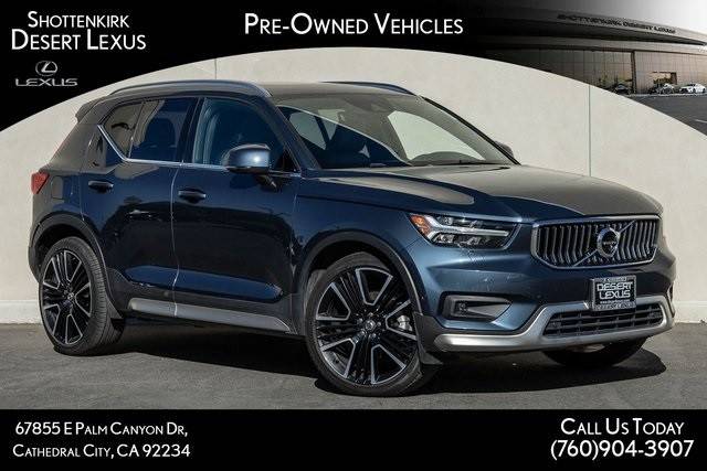 2020 Volvo XC40 Inscription AWD photo