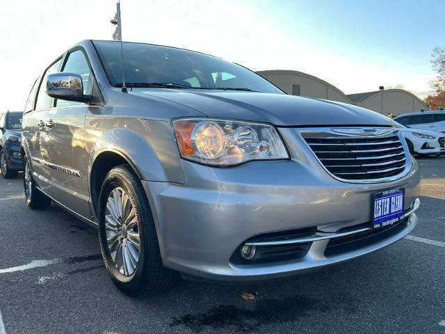 2015 Chrysler Town and Country Touring-L FWD photo