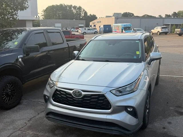 2020 Toyota Highlander XLE FWD photo