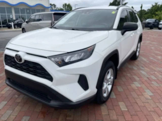 2020 Toyota RAV4 LE FWD photo