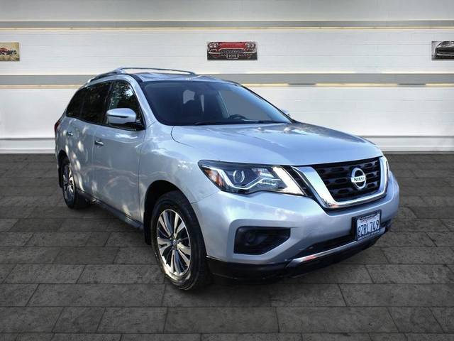 2020 Nissan Pathfinder S FWD photo
