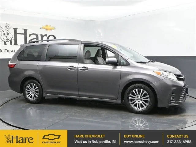 2019 Toyota Sienna XLE FWD photo