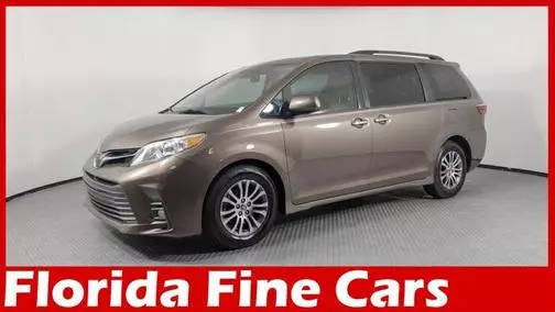 2020 Toyota Sienna XLE FWD photo