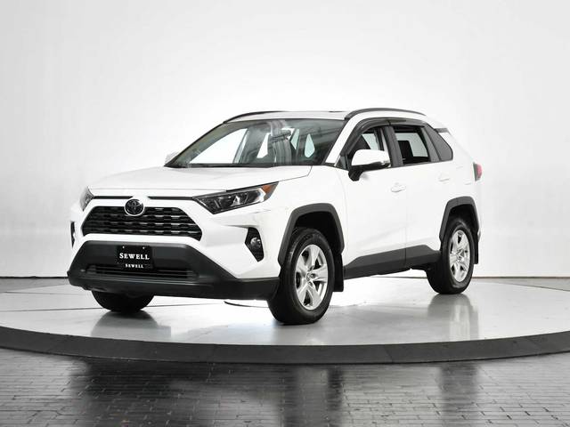 2020 Toyota RAV4 XLE AWD photo