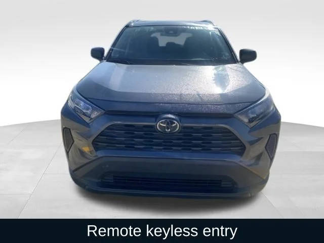 2020 Toyota RAV4 LE FWD photo