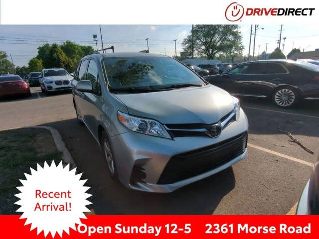 2020 Toyota Sienna LE FWD photo