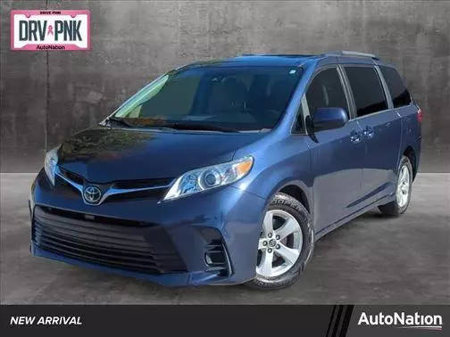 2020 Toyota Sienna LE FWD photo