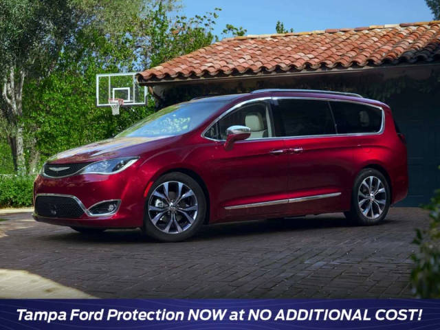 2019 Chrysler Pacifica Minivan Touring L FWD photo