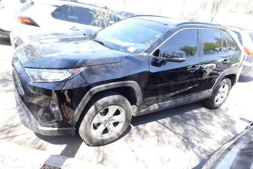 2020 Toyota RAV4 XLE FWD photo