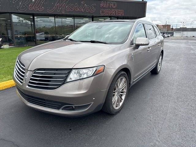 2019 Lincoln MKT Reserve AWD photo