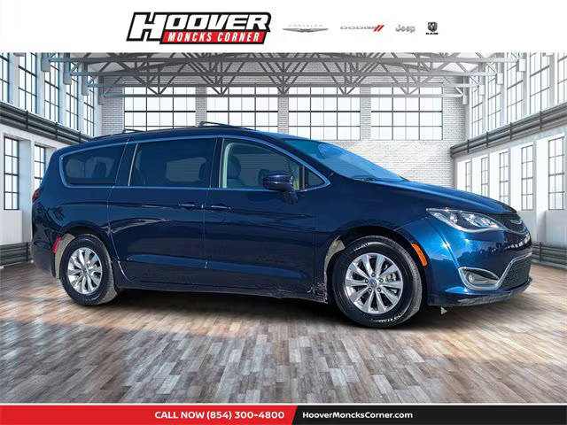 2019 Chrysler Pacifica Minivan Touring Plus FWD photo
