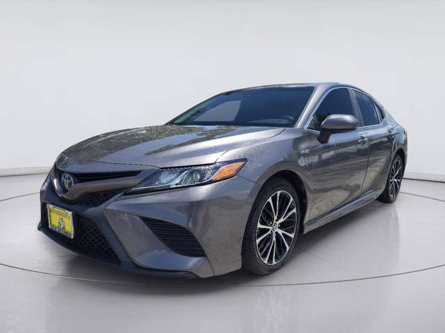 2020 Toyota Camry Hybrid SE FWD photo