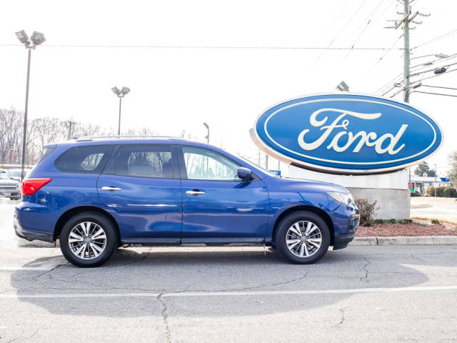 2019 Nissan Pathfinder SV 4WD photo